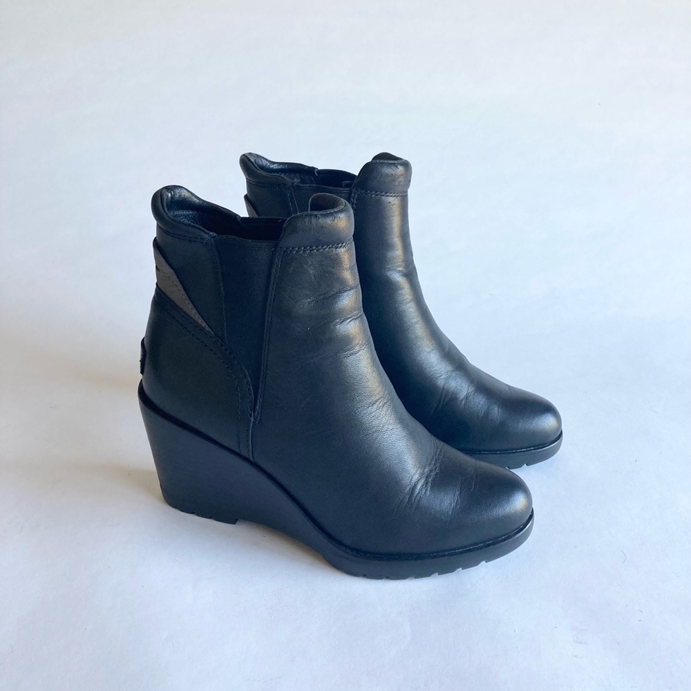 Sorel Black Leather Grey Detail Chelsea Waterproof Wedge Boots size 7.5
